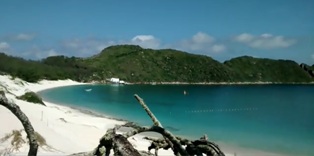Passeio de barco praia da ilha do farol ou ilha de cabo frio